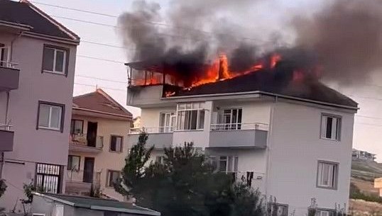 Bursa'da çatı yangını