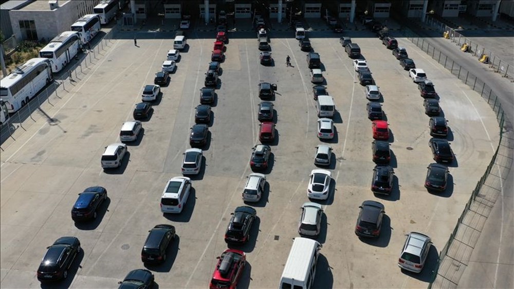 Emekli gurbetçilerin Türkiye’ye araç getirme hakkına
düzenleme: 730 günlük süre uzatılıyor - 2