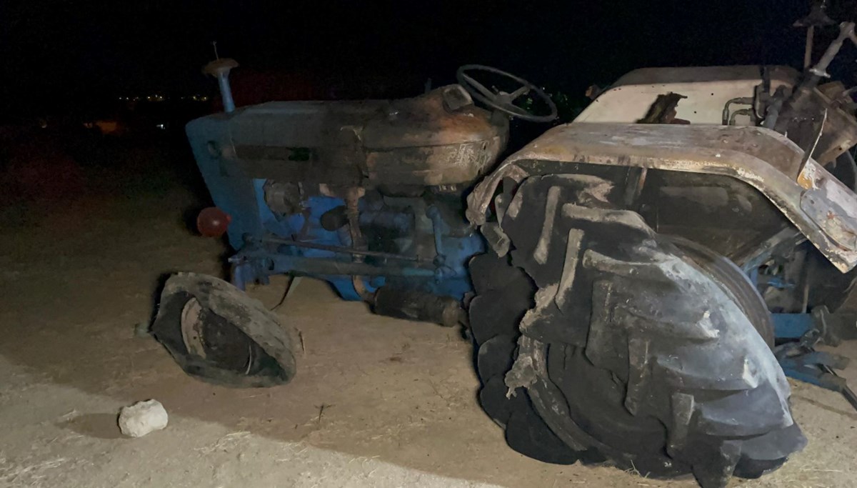Eskişehir'de samanlık yangını: 2 bin balya saman ve 1 traktör küle döndü Eskişehir'de samanlık yangını: 2 bin balya saman ve 1 traktör küle döndü