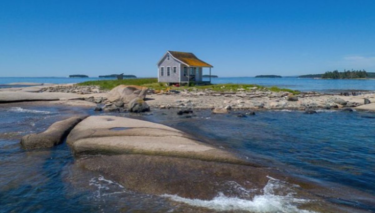 Dünyanın en yalnız evi satışa çıktı