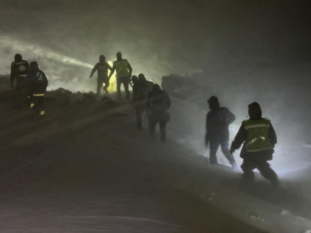 Ağrı'da yol açma çalışmasında facia: 2 ölü, 2 kayıp - 8