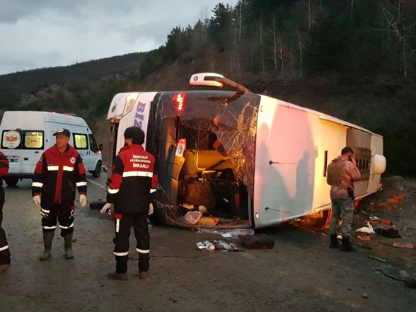 erzincan da devrilen yolcu otobusundeki 22 kisi yaralandi son dakika turkiye haberleri ntv haber