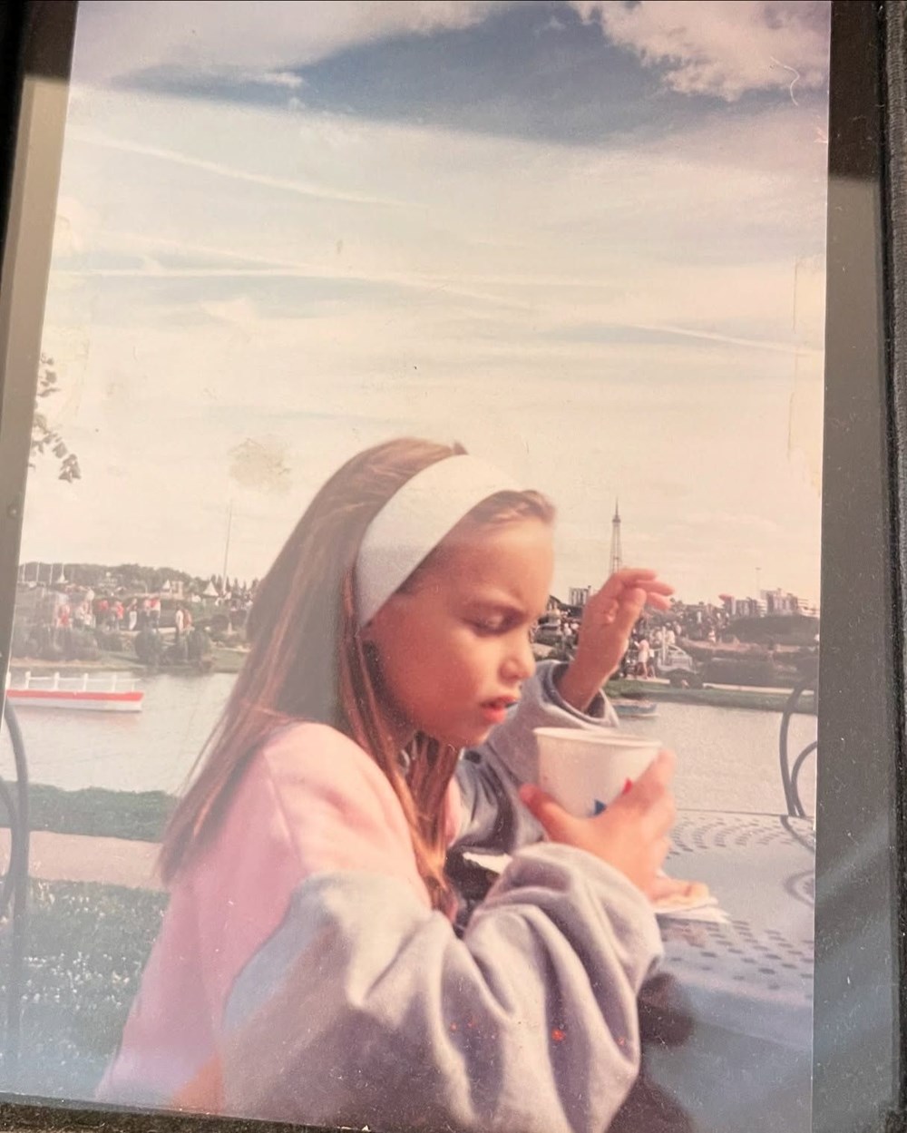 Nilgün Belgün takipçilerini geçmişe götürdü: Bu fotoğraf Marmaris'te çekildi (Ünlülerin çocukluk ve gençlik halleri) - 18