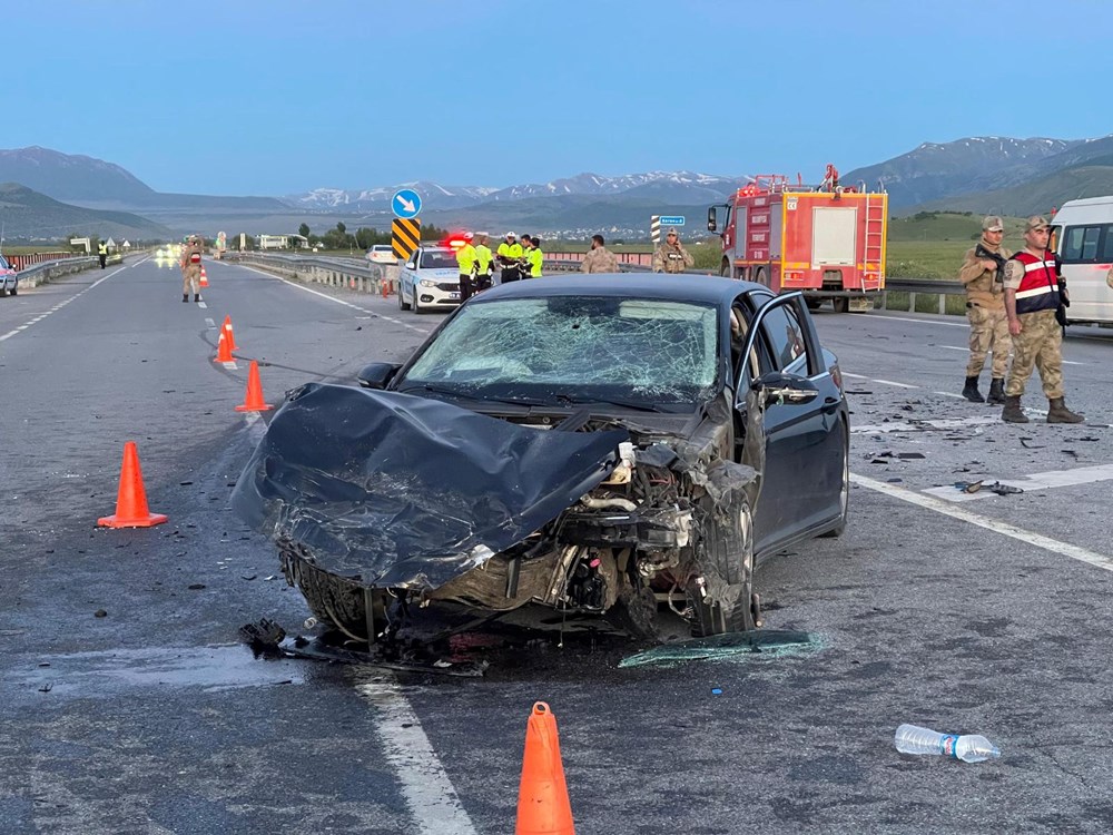 Muş'ta iki otomobil çarpıştı: 3 ölü, 5 yaralı - 4