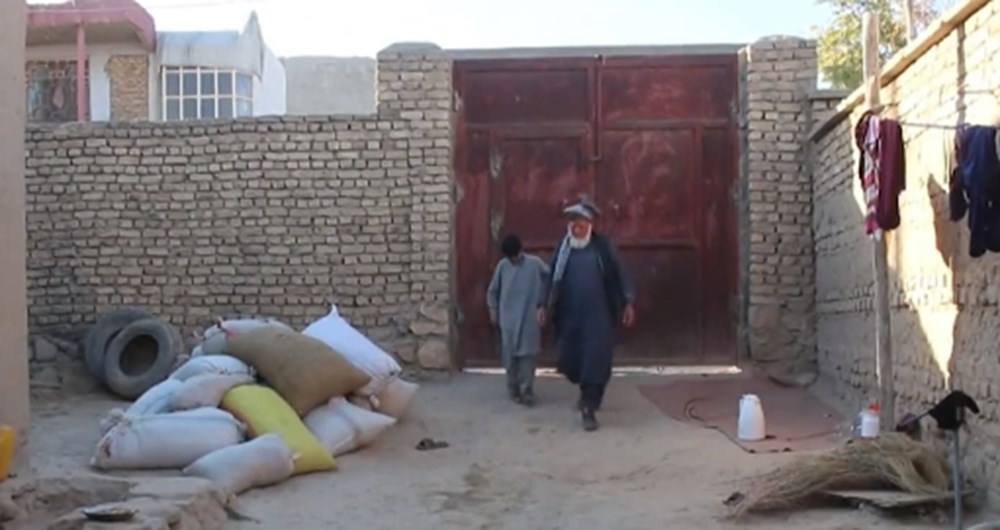 9 yaşındaki kız 55 yaşındaki adama satıldı - 9