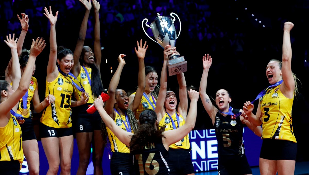 Avrupa şampiyonu VakıfBank kupasını aldı Avrupa şampiyonu VakıfBank kupasını aldı