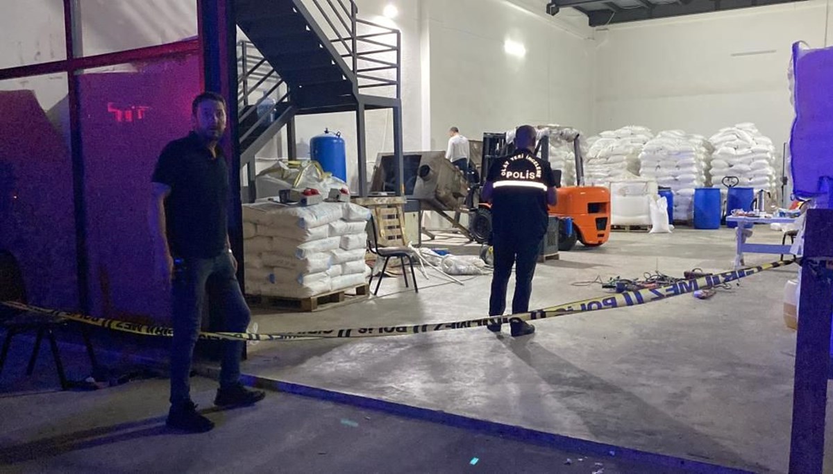 Deterjan imalathanesinde devrilen mikser can aldı Deterjan imalathanesinde devrilen mikser can aldı