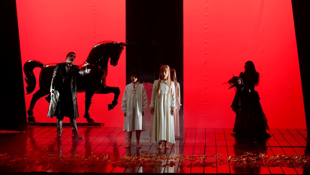 Kötülüğün Döngüsü 7 yıl sonra yeniden sahnede