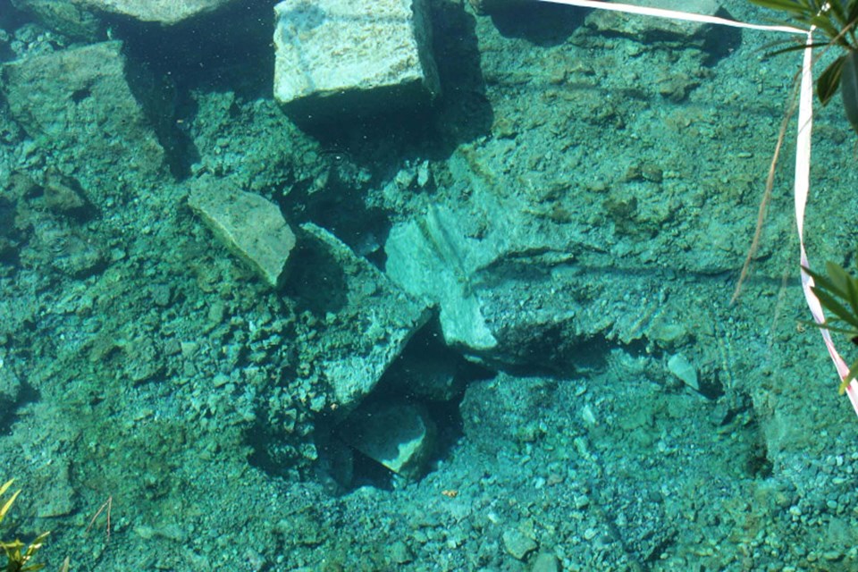 Pamukkale'de depremlerde antik havuzda çöküntü oldu - 1