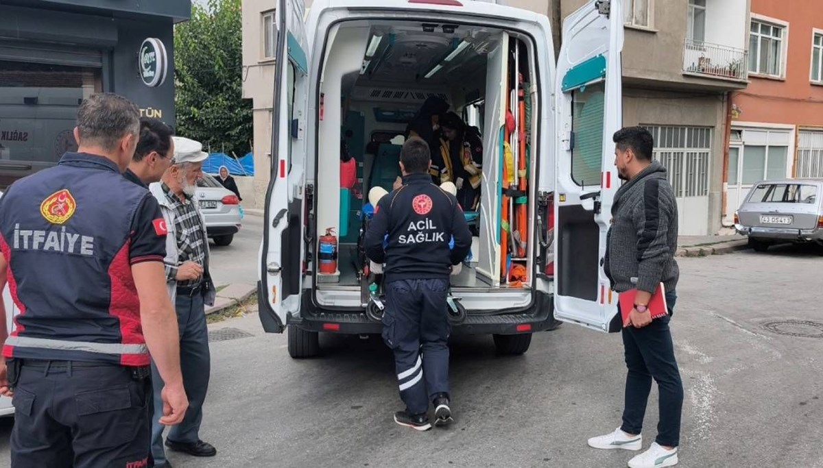 Evinde düşüp yaralandı