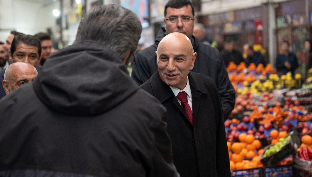 Turgut Altınok’tan toptancı hali ziyareti Turgut Altınok’tan toptancı hali ziyareti