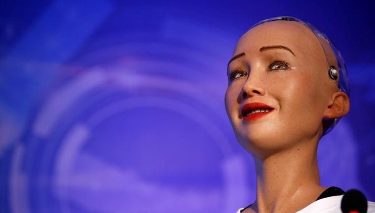 İnsansı robot Sophia anne olmak istiyor