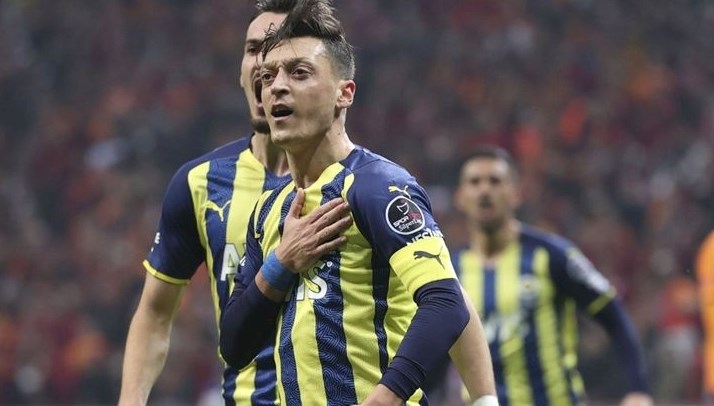 Mesut Özil: Fenerbahçe'deyken çok büyük oyunlar döndü, İsmail Kartal'la da görüşeceğiz