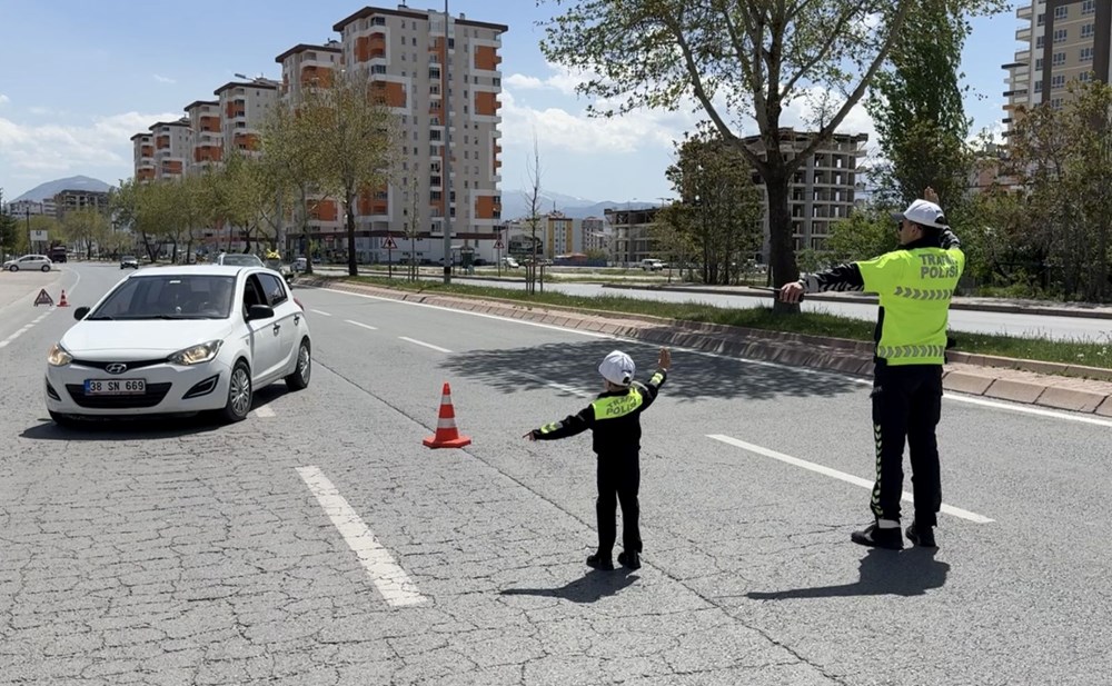 23 Nisan'da çocuklar trafik polisi oldu - 3