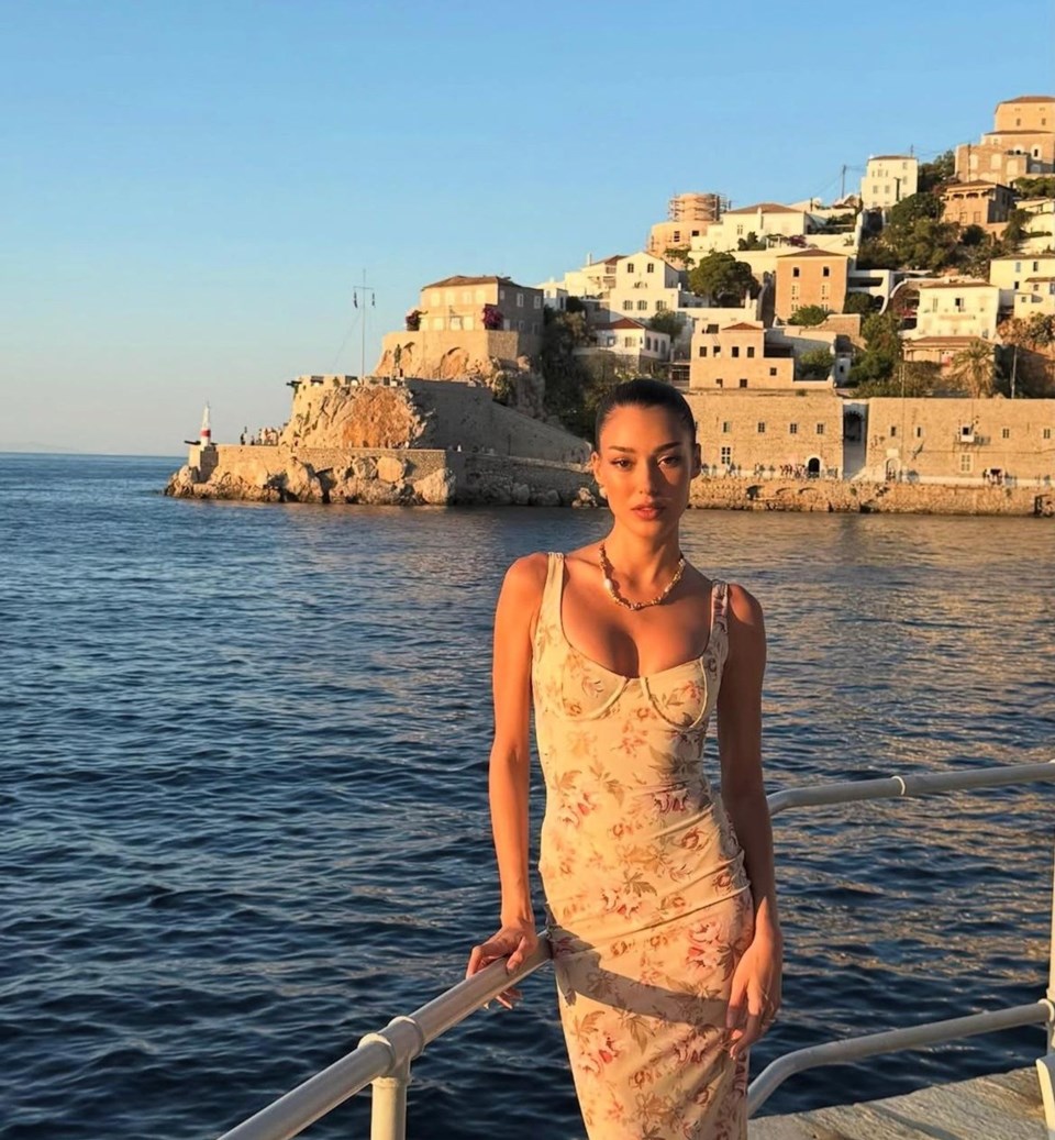 Dilan Çiçek Deniz'den tatil pozları: Sevgilisi kayıtsız kalamadı - 1
