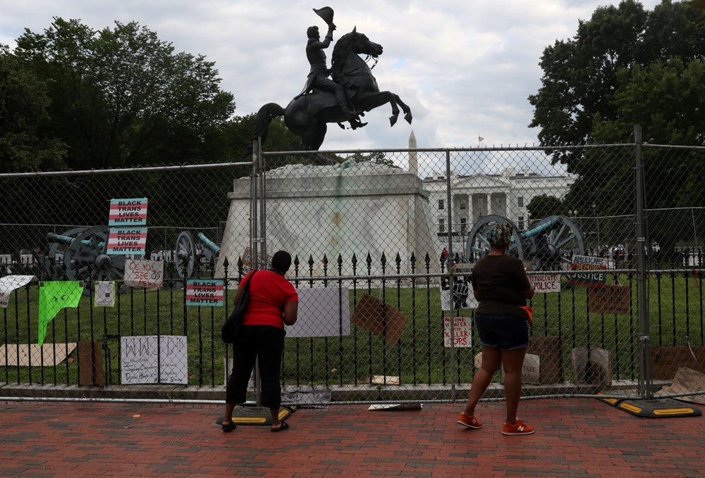 Beyaz Saray önündeki Andrew Jackson heykelini yıkmak isteyen göstericilere sert müdahale - 2