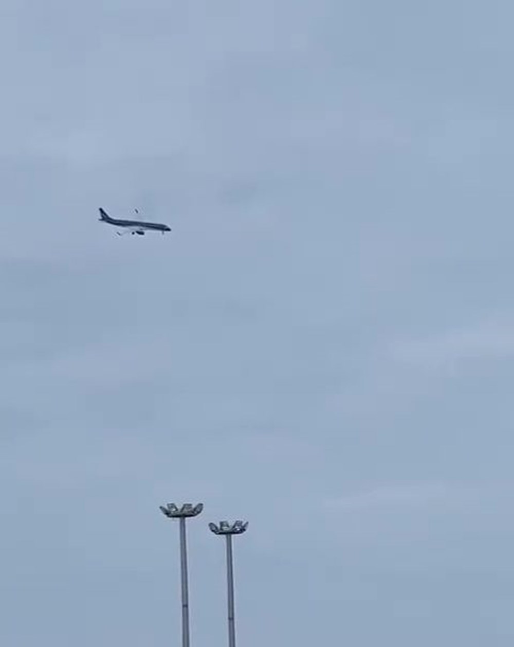 Kazakistan'da 72 kişilik yolcu uçağı düştü: 6 kişi kurtuldu - 2