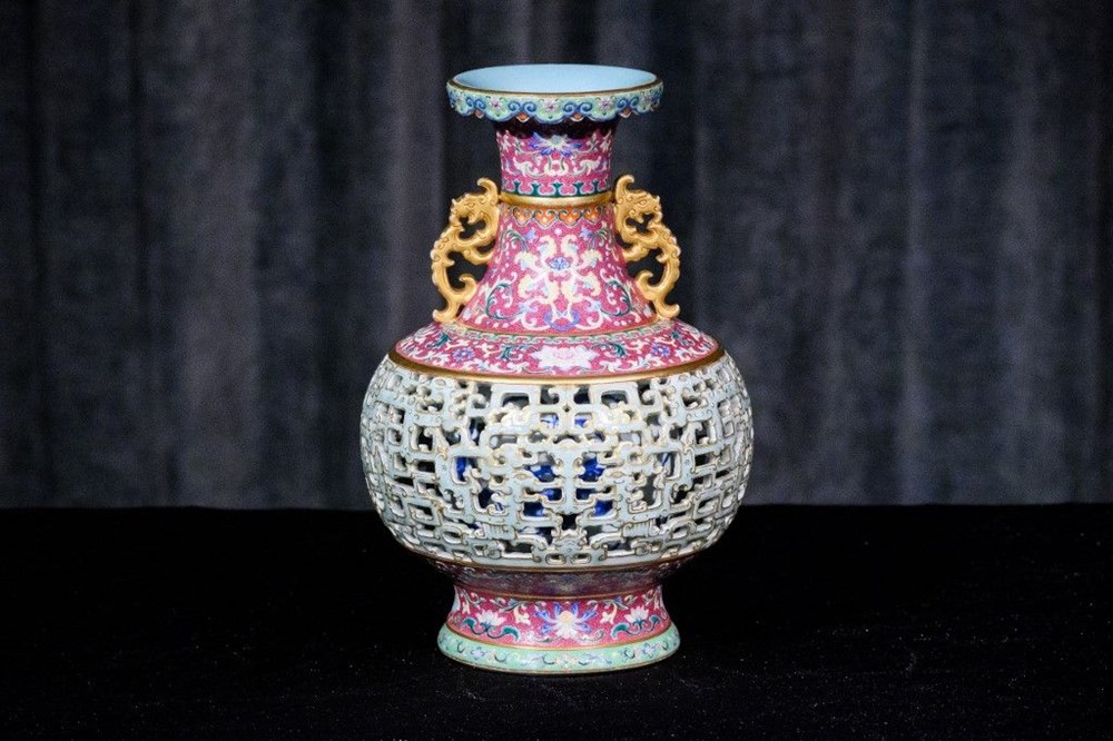 56 dolara alınan antika vazo açık artırmada 9 milyon dolara satıldı - 3