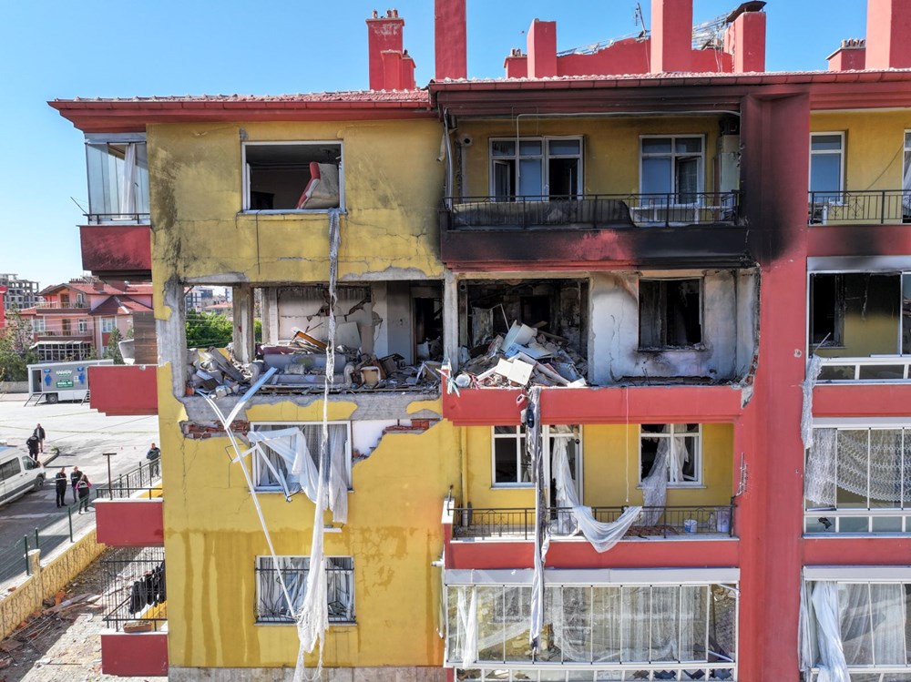 Konya'da patlama: Doğalgaz borusunu kesti, apartman enkaza döndü - 6