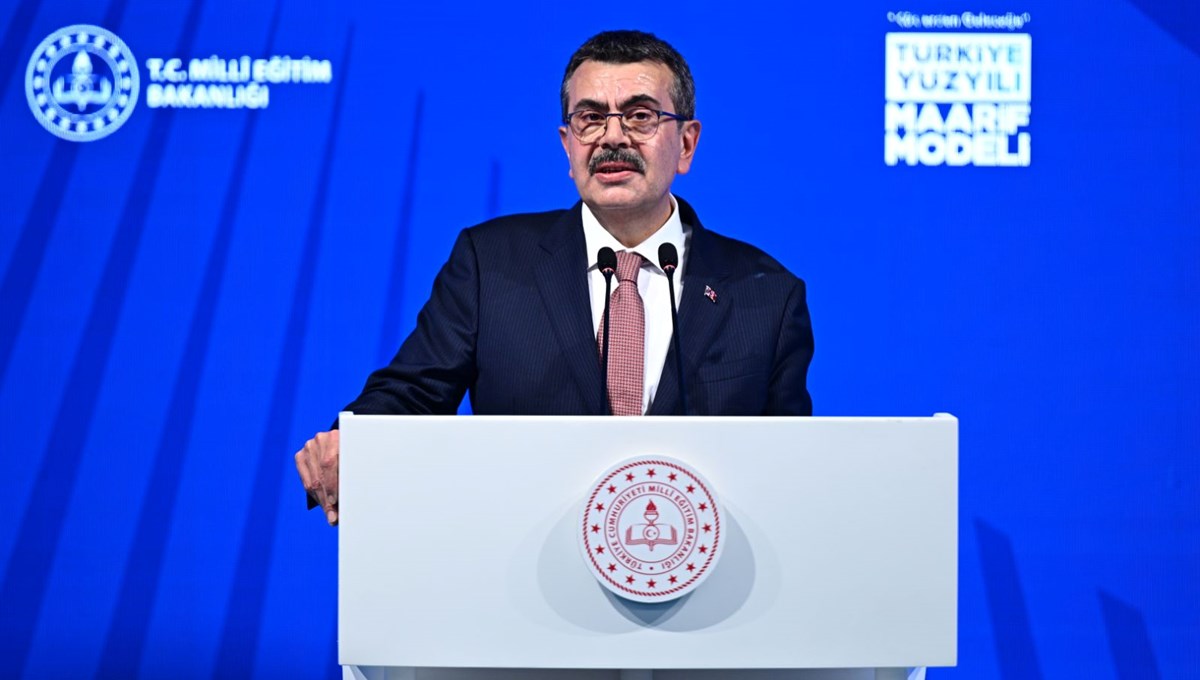 Yeni müfredata hangi sınıflar ne zaman geçecek? Milli Eğitim Bakanı Yusuf Tekin’den açıklama Yeni müfredata hangi sınıflar ne zaman geçecek? Milli Eğitim Bakanı Yusuf Tekin’den açıklama
