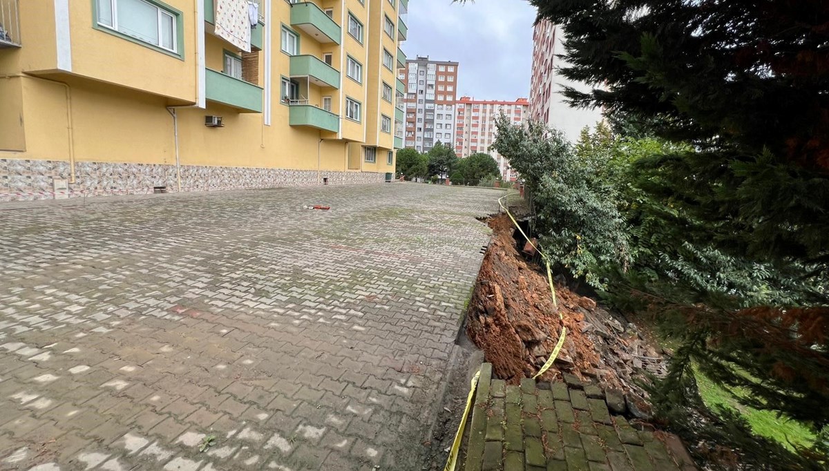 İstinat duvarı site sakinlerini korkuttu