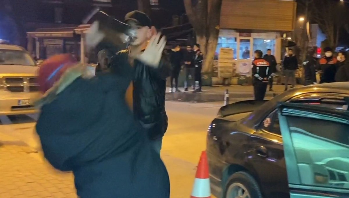 Çakarlı lambayı ceza yiyen oğlunun başında parçaladı