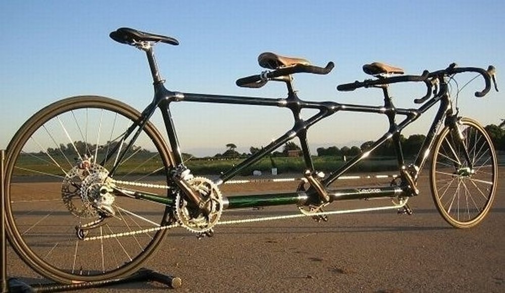 Типа велика. Необычные велосипеды. Самые необычные велосипеды. Длинный велосипед. Необычная рама велосипеда.