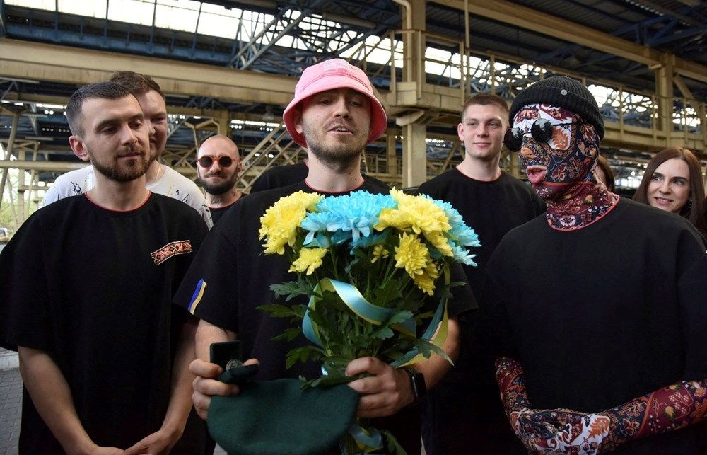 Eurovision'u kazanan Ukraynalı müzik grubu Kalush, kupalarını Ukrayna Savaşı'na destek olmak için sattı - 3