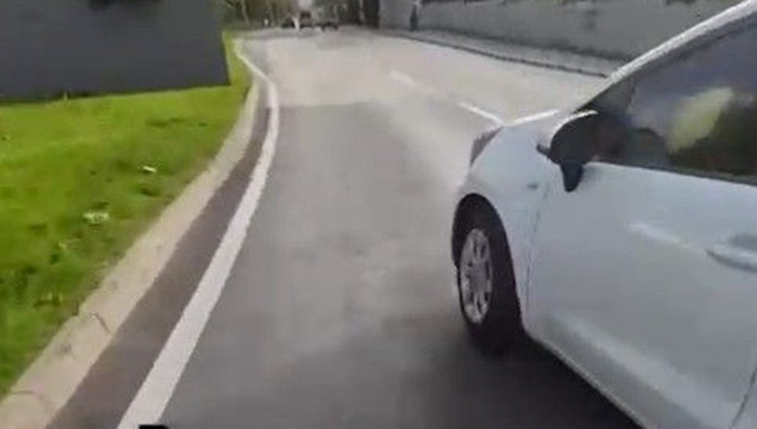 Önüne ani manevra yapan otomobilin dikiz aynasını kırdı