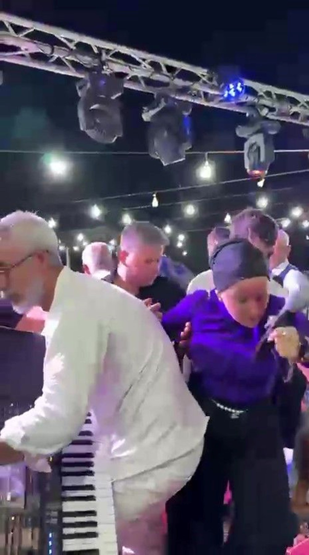 Düğünde halay başı kavgası | Kadın şarkıcıya saldırdı: "On parmağı birden boğazımdaydı" - 4