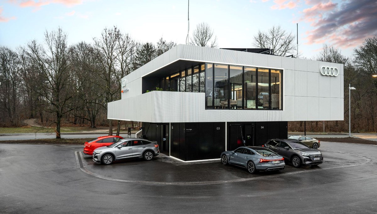 Audi'den şarj merkezi konsepti: Dünyada bir ilk Audi'den şarj merkezi konsepti: Dünyada bir ilk