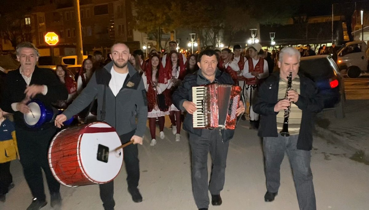 Rumeli ezgileriyle sahur: Sokak sokak dolaştılar