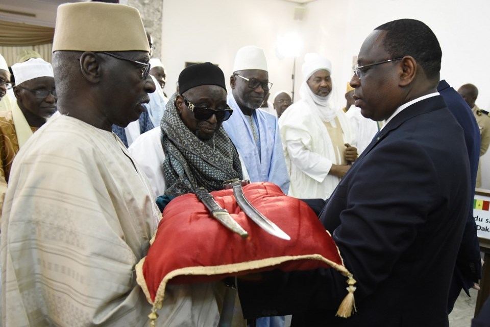 Fransa Senegal'e ait tarihi kılıcı iade etti - 1