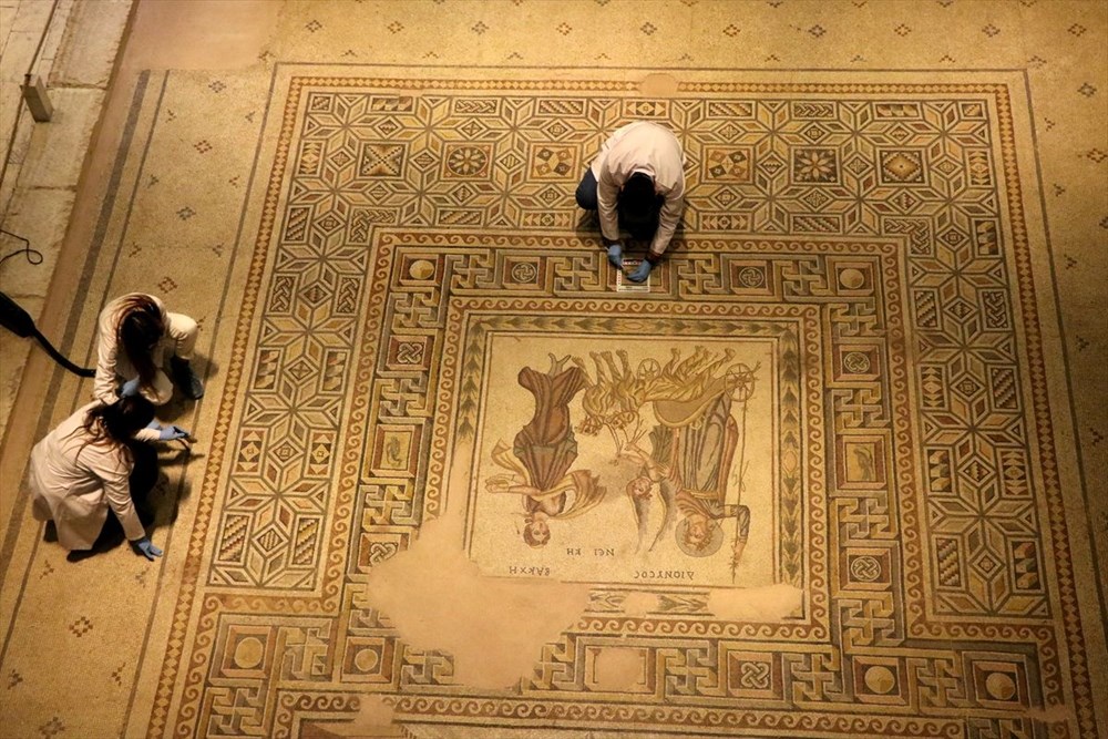 Zeugma Mozaik Müzesi'ndeki eserler, cerrah hassasiyetiyle temizlenerek geleceğe aktarılıyor - 12