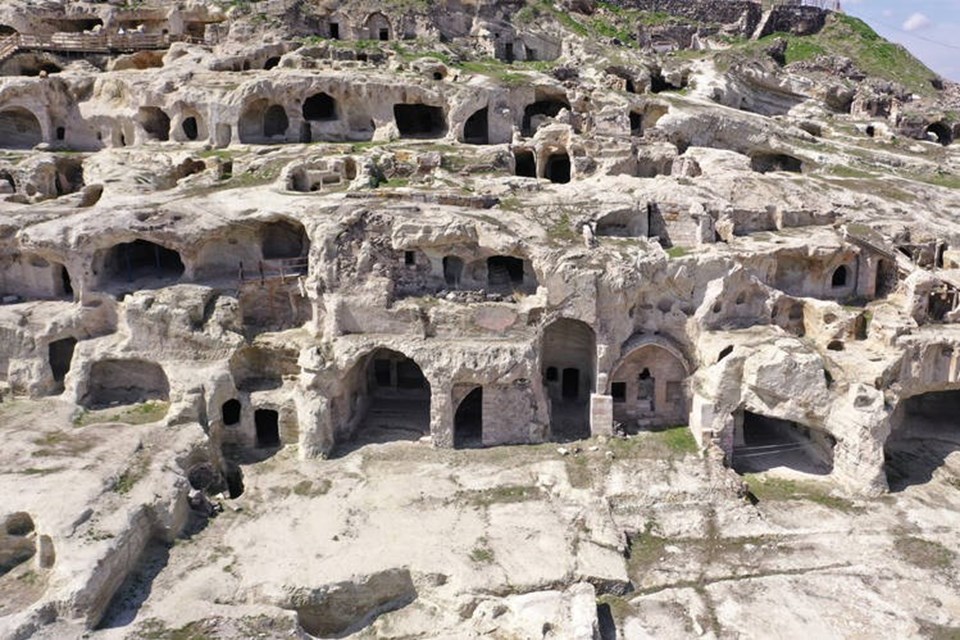 Tarihi yamaç yerleşimi Kayaşehir'de ortaya çıkarılan tünel turizme açılıyor - 1