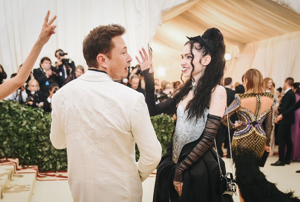 Grimes 6 aylık bebeği X Æ A-Xii Musk'ın radikal sanatı sevdiğini savundu - 4