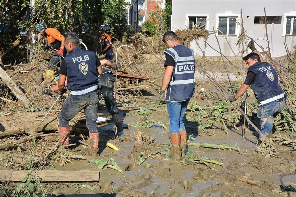 Batı Karadeniz'de sel felaketi: 3 ilde 66 can kaybı - 8