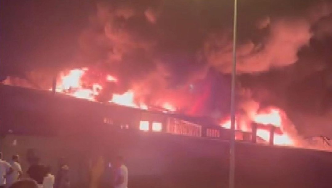 Arnavutköy'de fabrika yangını: Ekipler müdahale ediyor