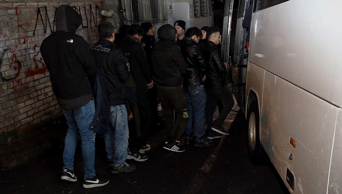 İstanbul'da göçmen kaçakçılığı operasyonu: 7 tutuklama İstanbul'da göçmen kaçakçılığı operasyonu: 7 tutuklama