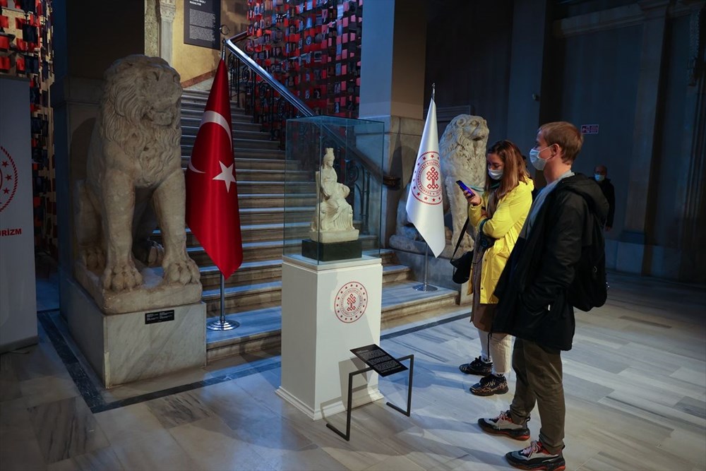 Türkiye'ye dönen Kybele heykeli ziyaretçilerini ağırlamaya başladı - 4