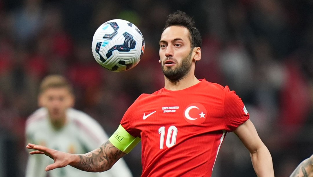 Un5WdnDY5EO0ew0UtorC1g "Mourinho ısrar ediyor" diyerek duyurdular: Fenebahçe'nin Hakan Çalhanoğlu teklifinin ayrıntıları ortaya çıktı