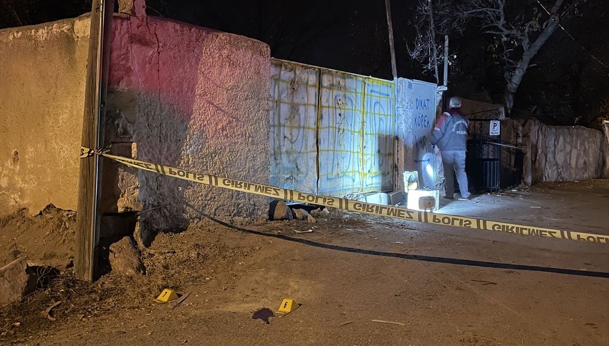 Kayseri'de komşu kavgası: 3 yaralı Kayseri'de komşu kavgası: 3 yaralı