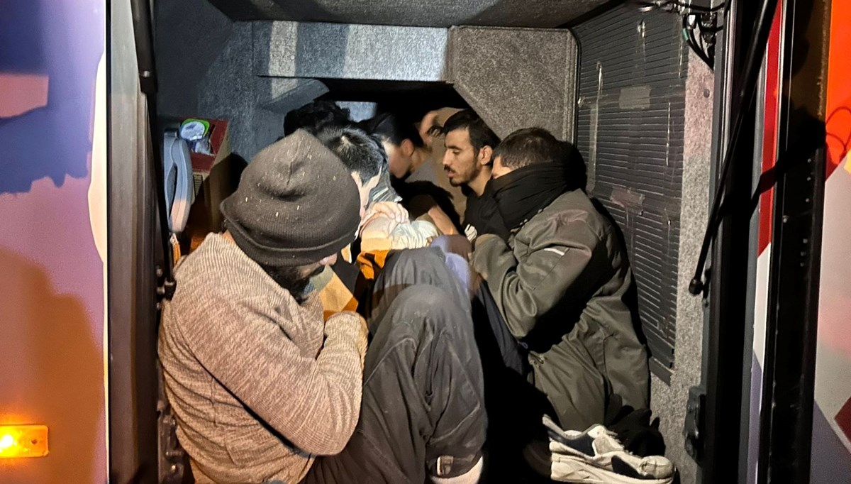 4 metrekarelik yerden 9 göçmen çıktı 4 metrekarelik yerden 9 göçmen çıktı