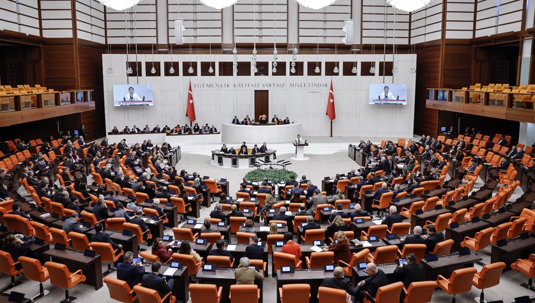 TBMM'de 2025'in ilk gündemi yeni anayasa