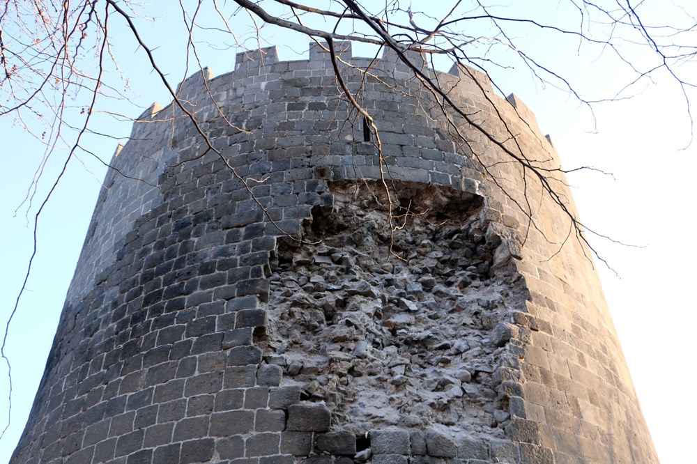 Deprem felaketi, UNESCO Dünya Kültür Mirası Listesi'ndeki Diyarbakır Surları'nı da vurdu - 5