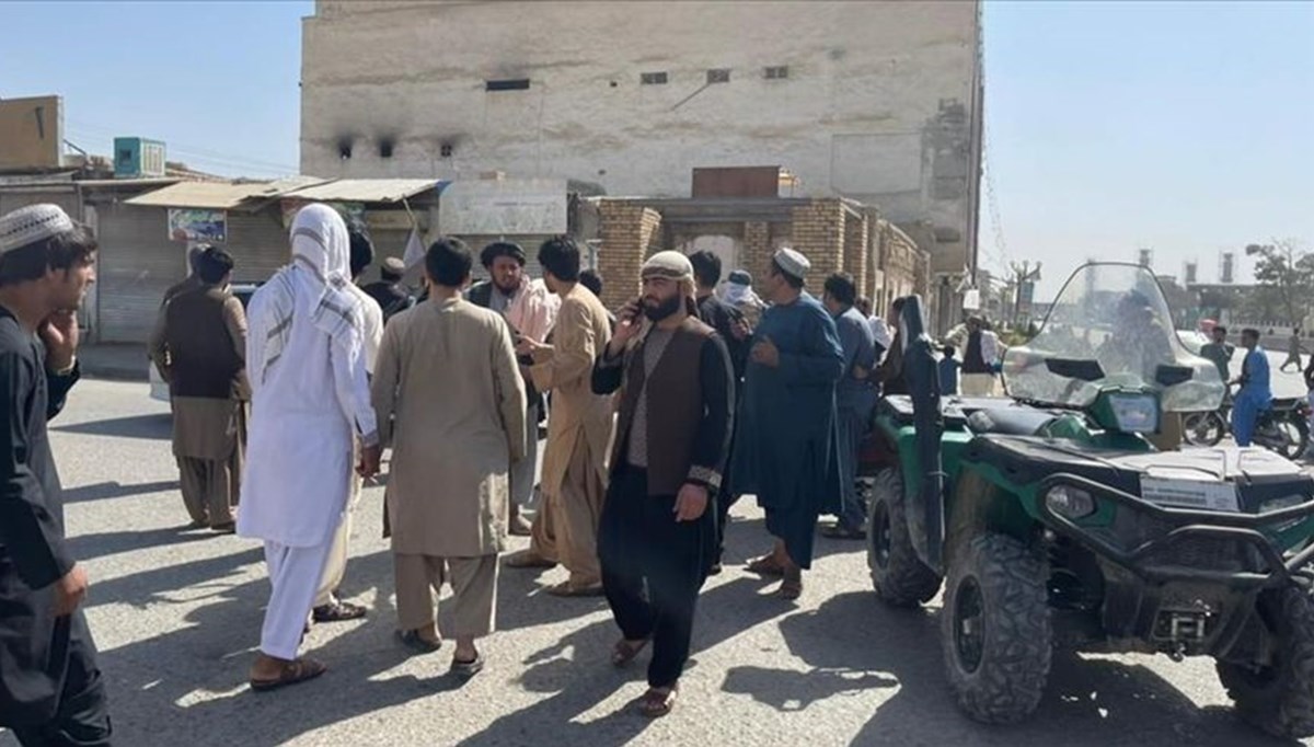 Afganistan'da camiye bombalı saldırı: En az 32 can kaybı