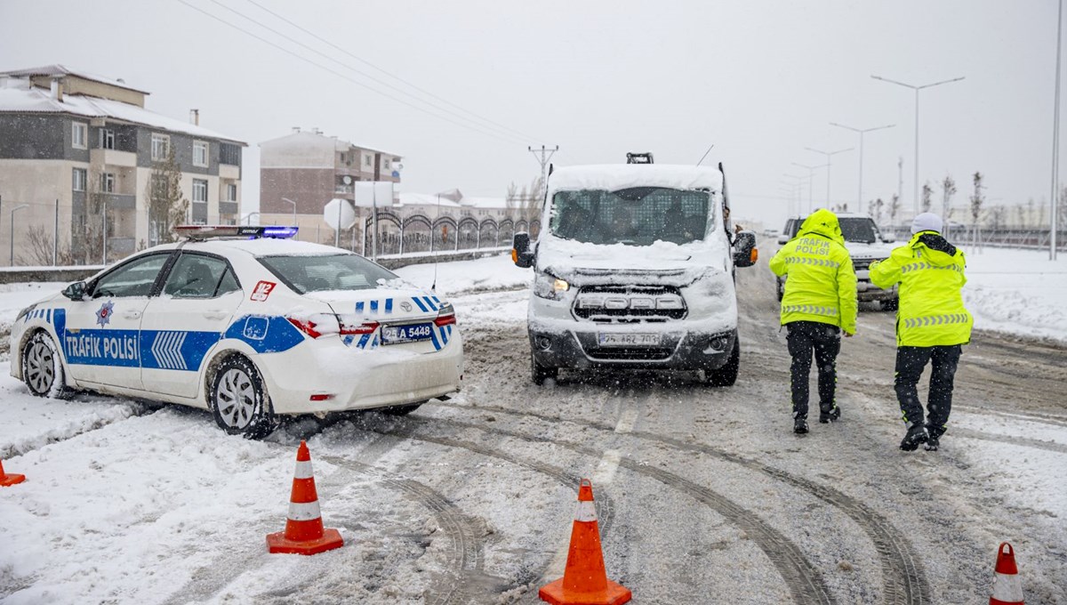 Kar ve tipi 92 yerleşim yerine ulaşımı kesti Kar ve tipi 92 yerleşim yerine ulaşımı kesti