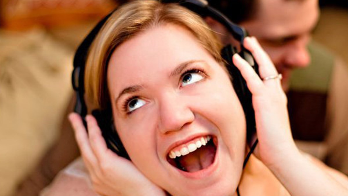 kulaklikla muzik dinlerken sagir