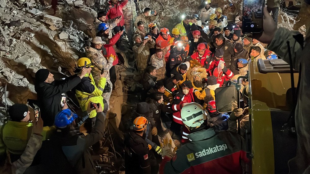 Deprem bölgesinden mucize kurtuluşlar - 100