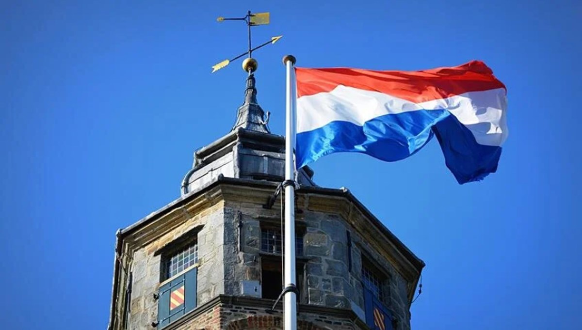 Hollanda'da rehine krizi: Kafedekiler rehin alındı, polis bölgeyi boşalttı Hollanda'da rehine krizi: Kafedekiler rehin alındı, polis bölgeyi boşalttı